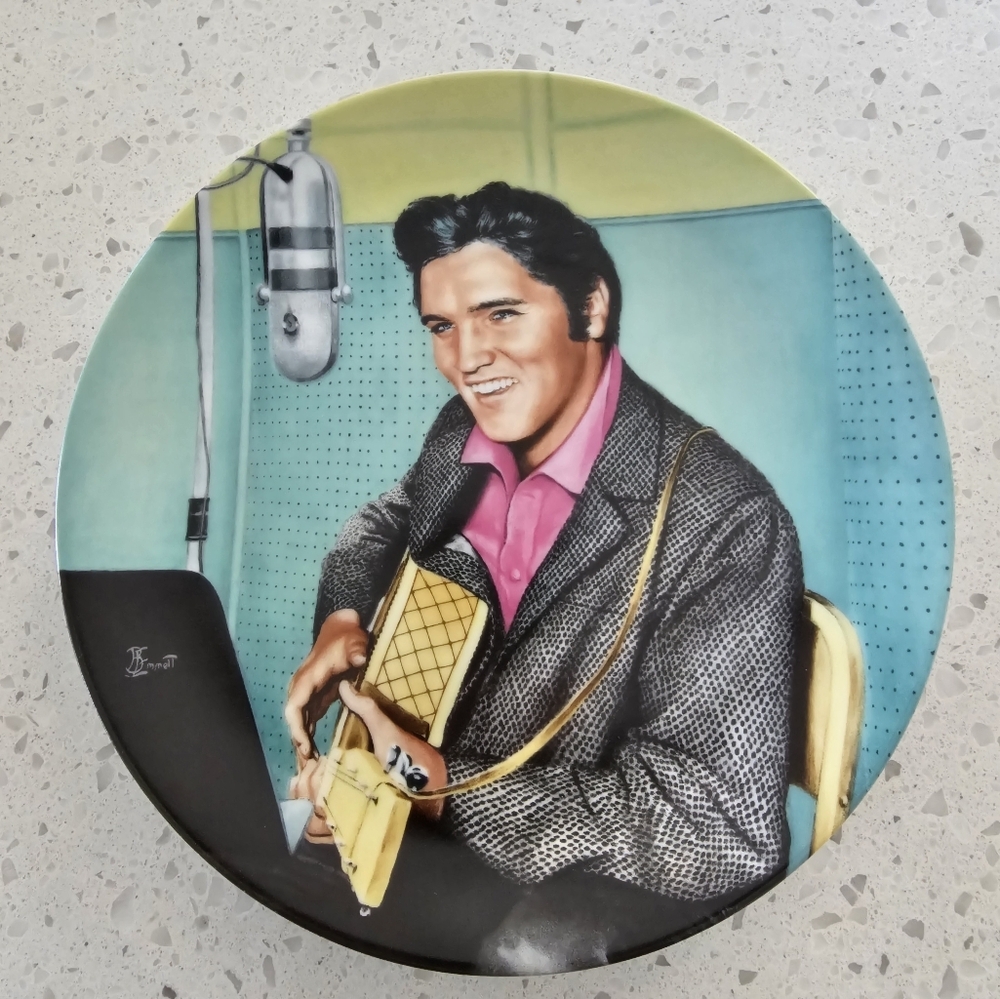 Elvis Limited Edition Elvis Presley: Looking at a Legend 1990 Plate